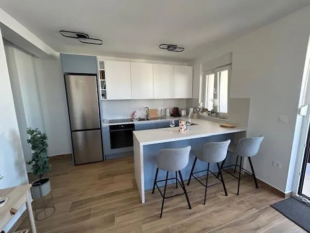 아파트 Apartman Lejana 만드레